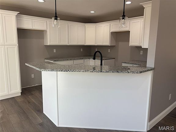 3rd image of 7 Ivy Ln