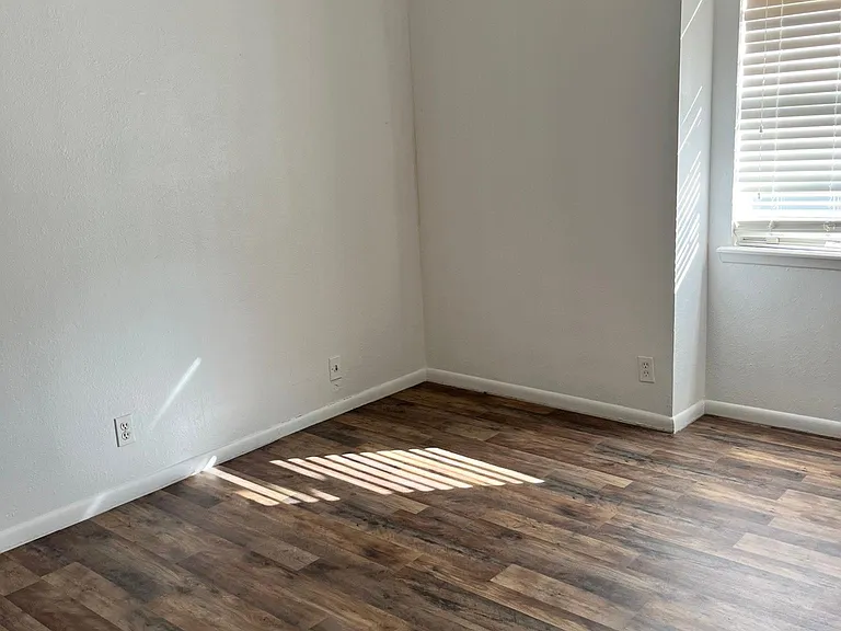6341 S Newport Ave #4 — Photo 6