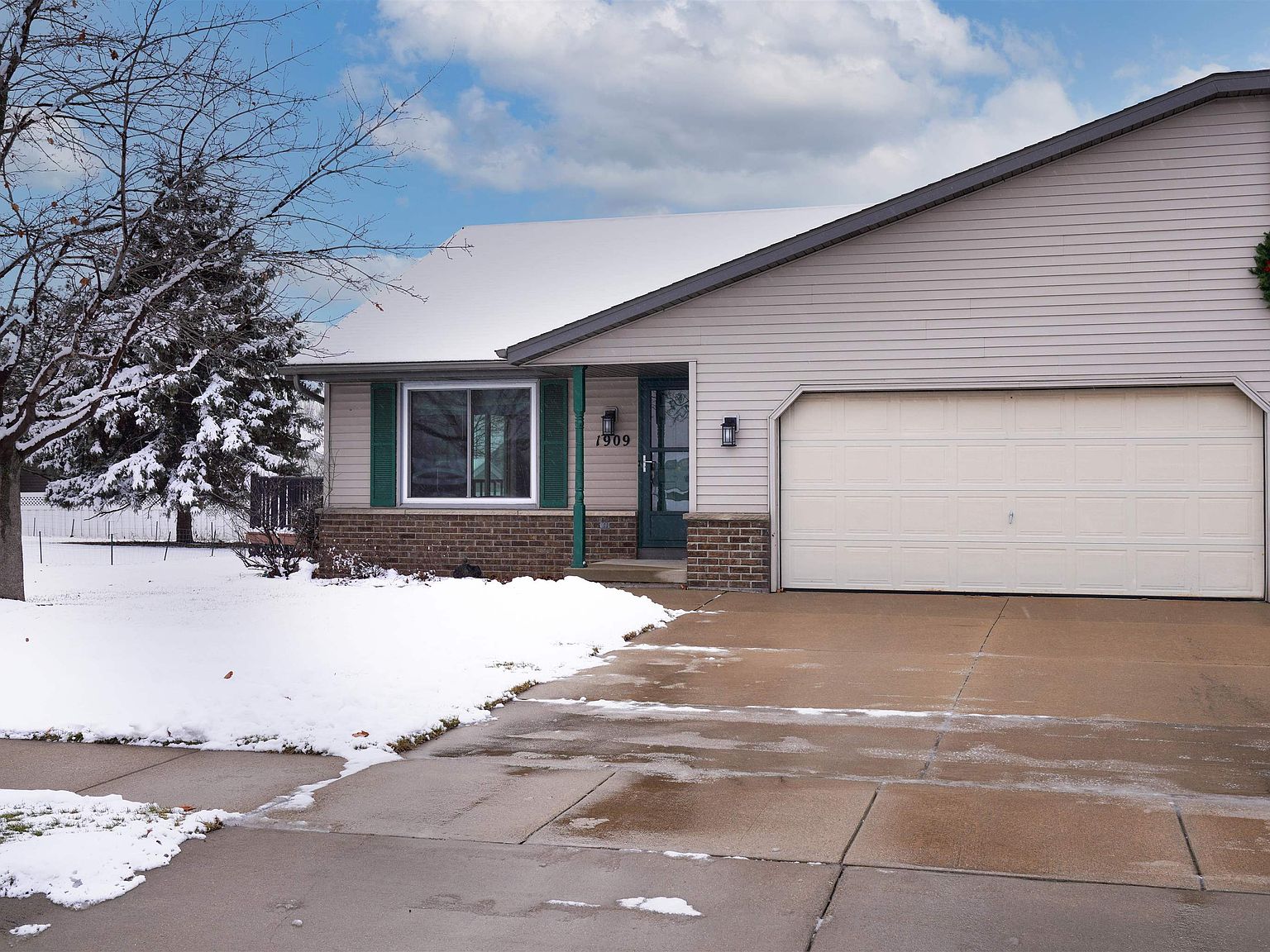 1909 Maplewood Dr, Little Chute, WI 54140 Zillow