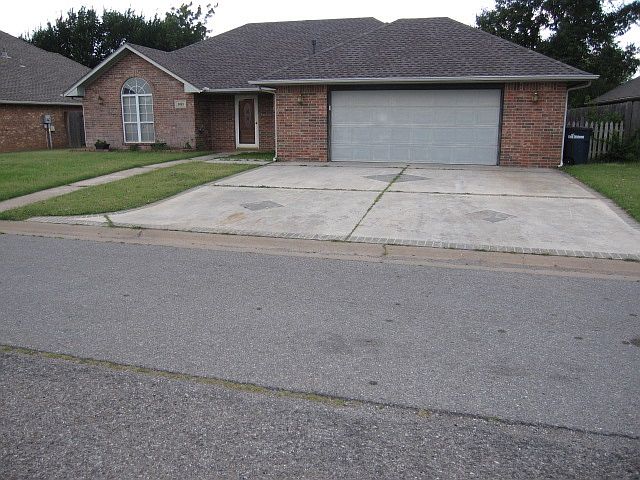 1st image of 2420 Arlington Dr