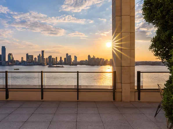 70 Vestry Street image 28 of 31