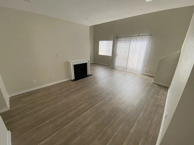 2 bed, 960 sqft, $3,200 — Photo 2