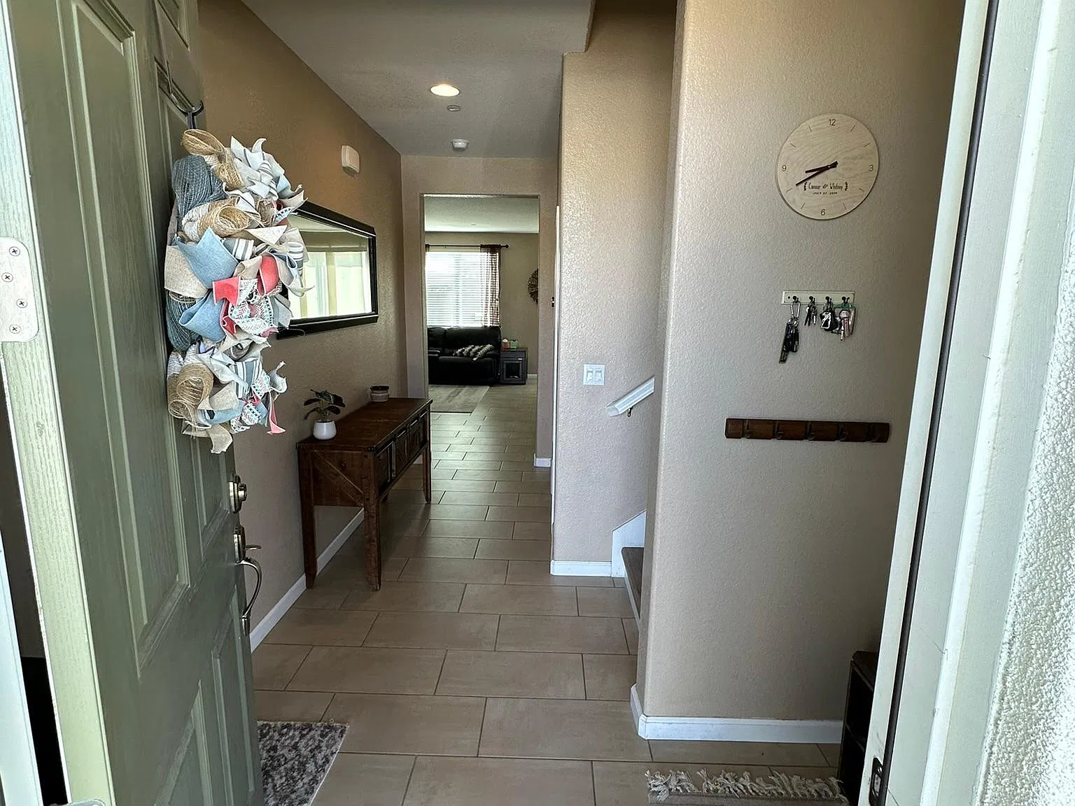4 bed, 2090 sqft, $2,700 — Photo 2