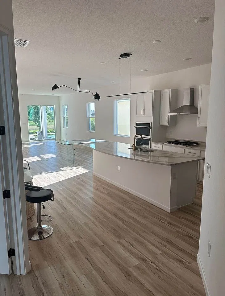 3 bed, 1932 sqft, $3,200 — Photo 1