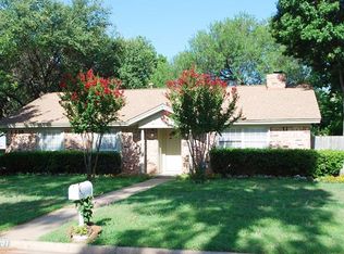 1201 Princess Ln, Hurst, TX 76053