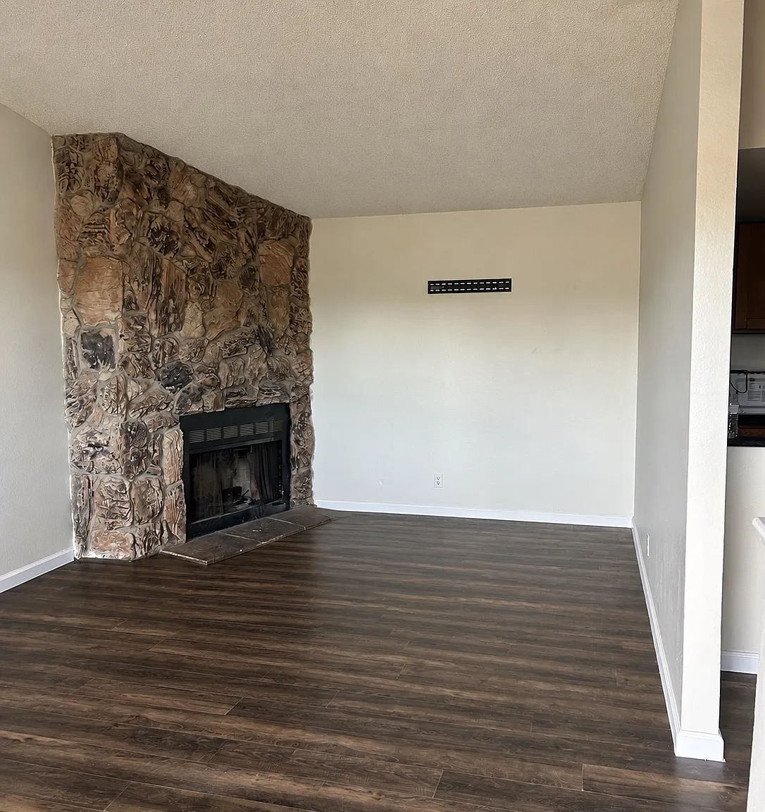 2 bed, 943 sqft, $2,050 — Photo 2