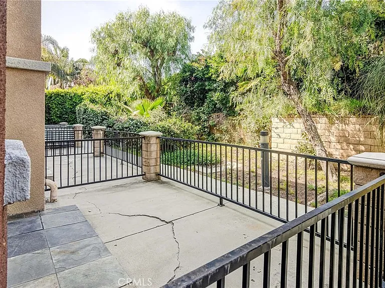 532 N Mariposa Ave #104 — Photo 4