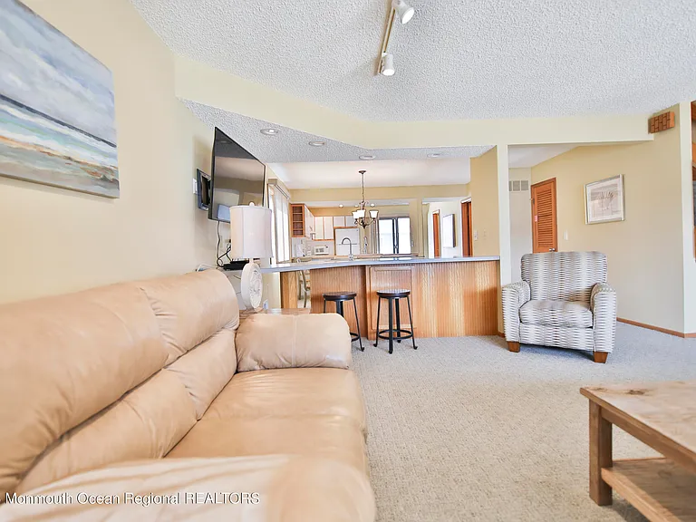 21 Brown Ave — Photo 9