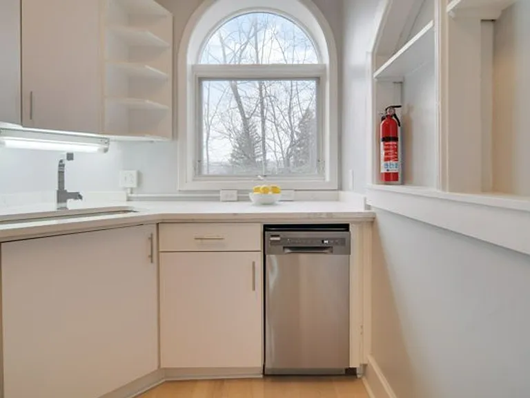504 Stewart Ave — Photo 164