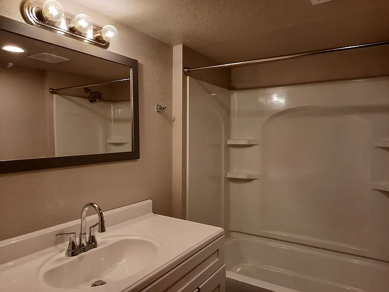 EN0064 James St Duplex- 2 Units — Photo 16