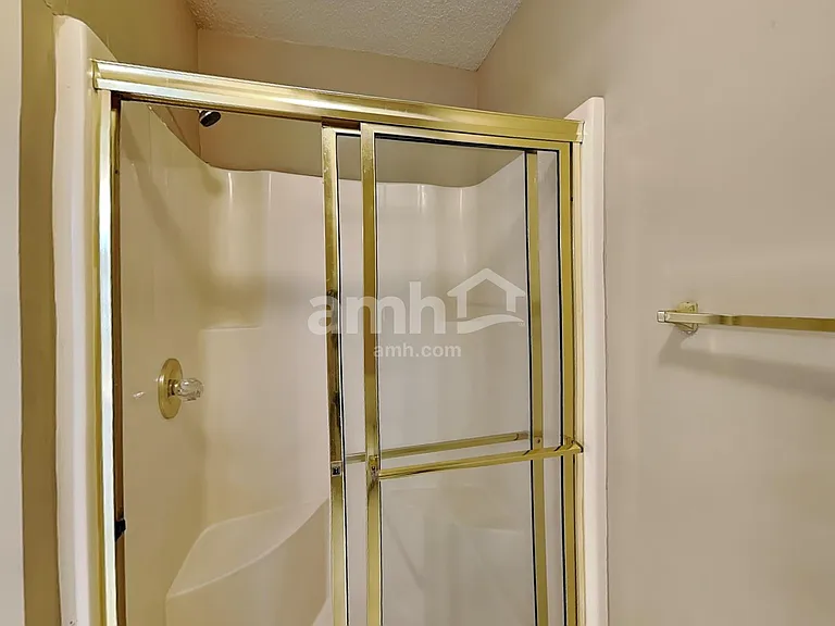 620 Claredon Ct — Photo 17