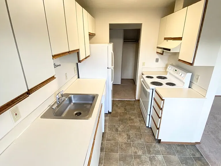 Twin Cedars Apartments — Photo 2