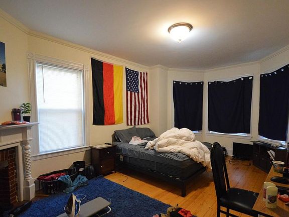 4th image of 32 Circuit St #1B