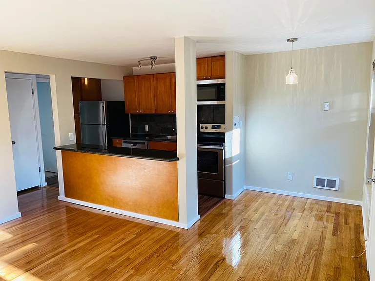 1226 Taylor Ave N #1 — Photo 7