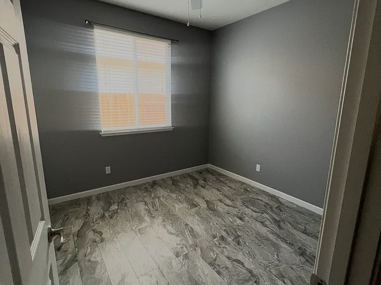 1332 Greenbrier Dr — Photo 18