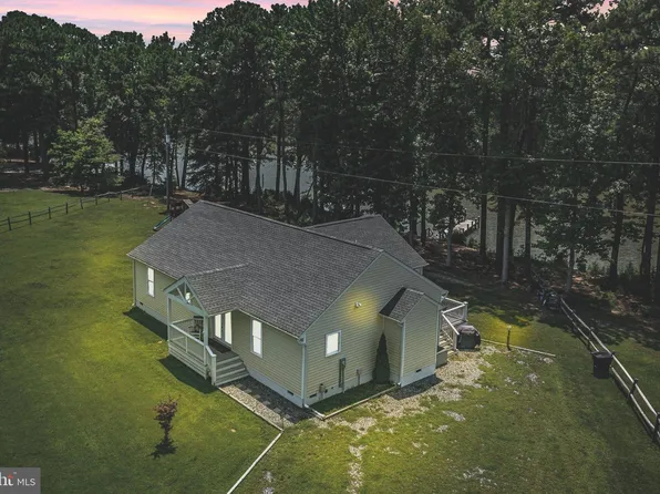 408 Smith Point Rd, Reedville, VA 22539