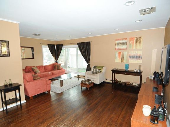 2nd image of 1459 Plum Ln