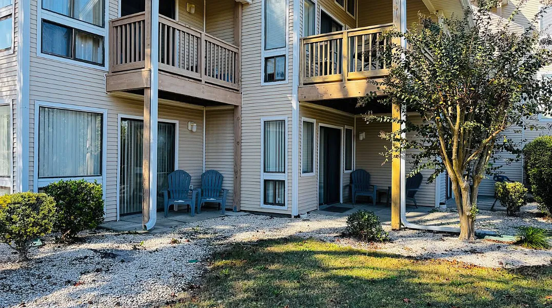 1025 Plantation Dr W — Photo 2