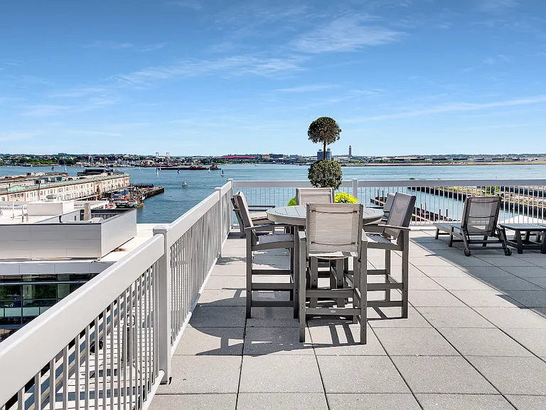 Park Lane Seaport — Photo 2
