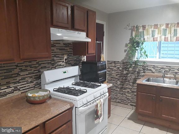 4th image of 261 E Tusculum St