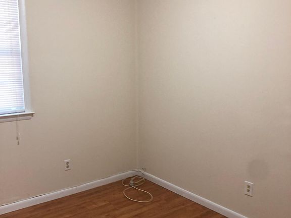 3rd image of 1827 Bandera Dr