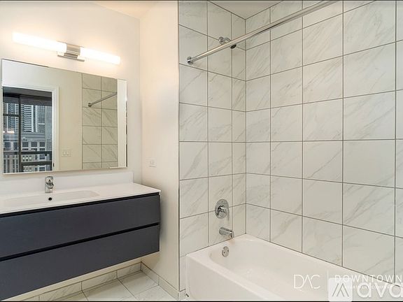 3rd image of 750 N La Salle Dr #808