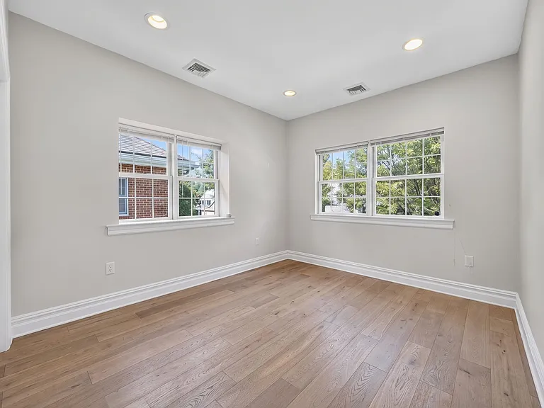 4C Nassau Dr — Photo 21