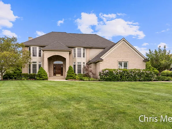 150 Bay Circle Dr, Holland, MI 49424