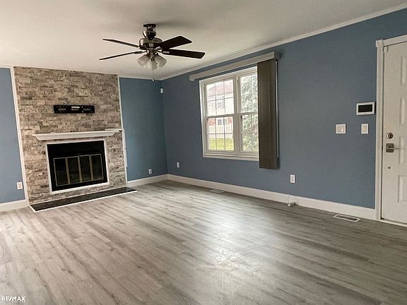5th image of 44638 Bunkerhill Dr N