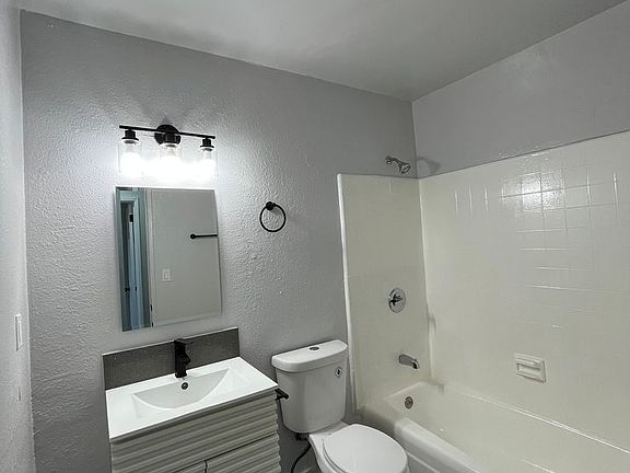 5th image of 859 W 81st St APT 6