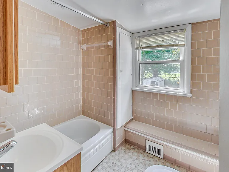 6641 Barrett Rd — Photo 25