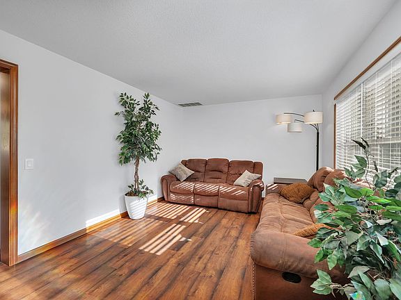 5th image of 209 N Pine St