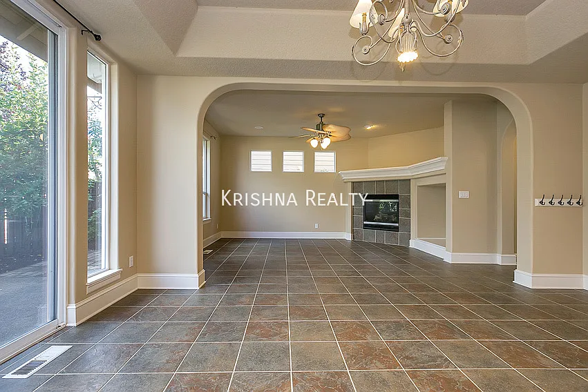 Amazing 4 Bedroom | 2.5 Bathroom Single Family Home| Exclusive Bauer Highlands Community — Photo 2