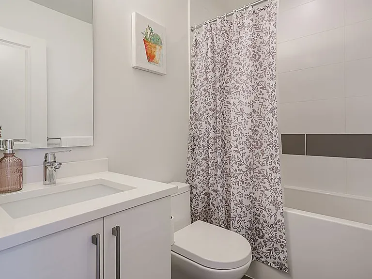 77a Ave — Photo 17
