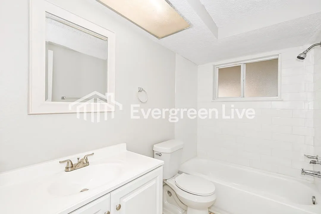 3 bed, 2.0 bath, 1367 sqft, $1,250 — Photo 2