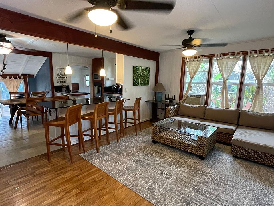 Living/kitchen area