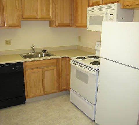 3rd image of 577 Grandview Ct APT 28
