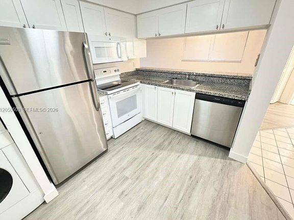 4th image of 14208 Glenmoor Dr #14208