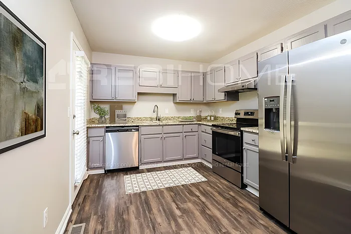 3 bed, 2.0 bath, 1302 sqft, $1,695 — Photo 2