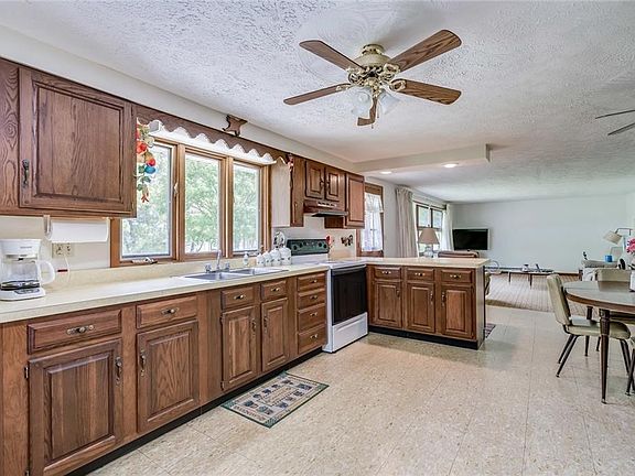 5th image of 2939 Martin Dr