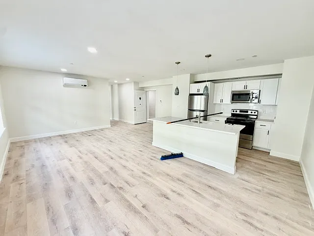 1 bed, 9999 sqft, $3,195 — Photo 2