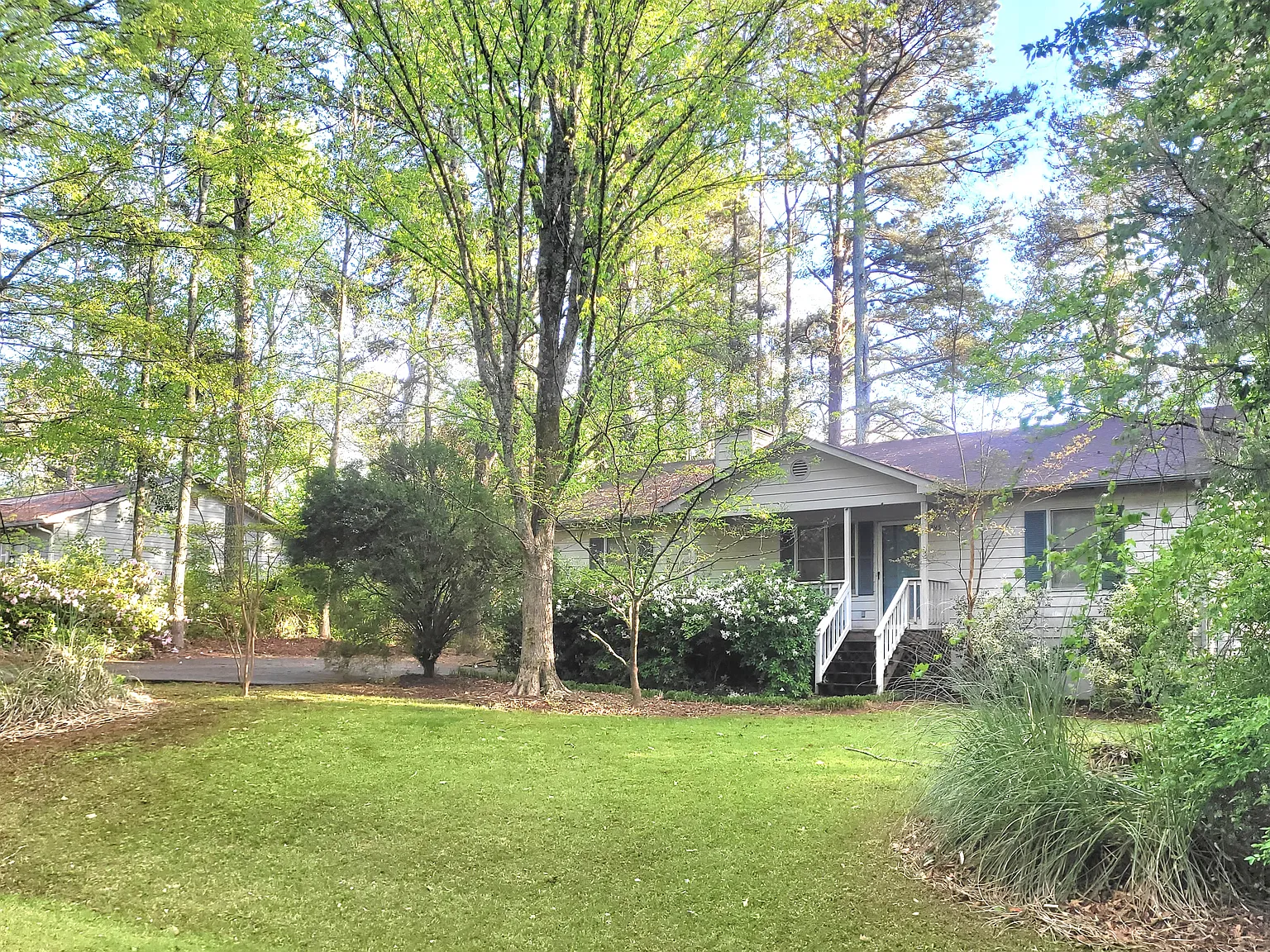 285 Fairlane Dr — Photo 2