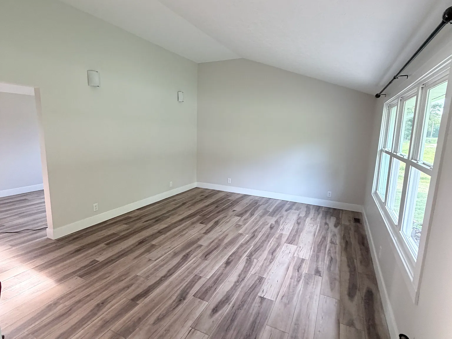 3 bed, 1959 sqft, $1,900 — Photo 4
