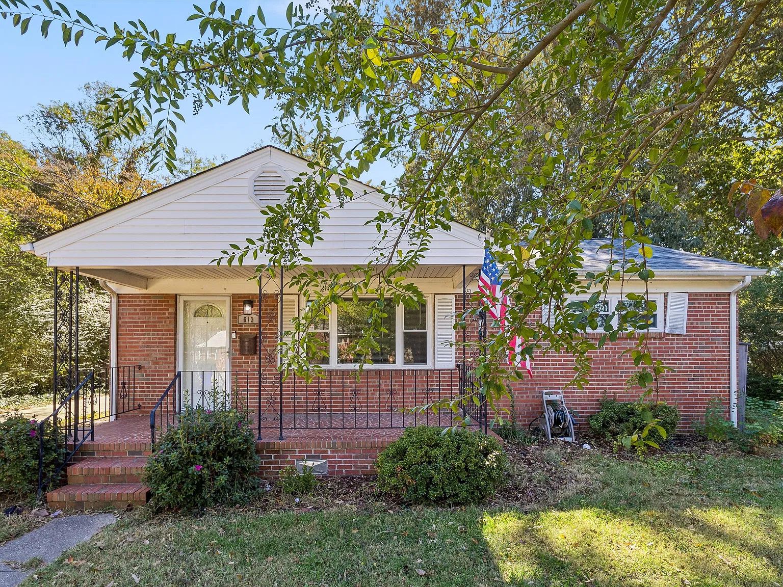 3 bed, 1321 sqft, $2,200 — Photo 3