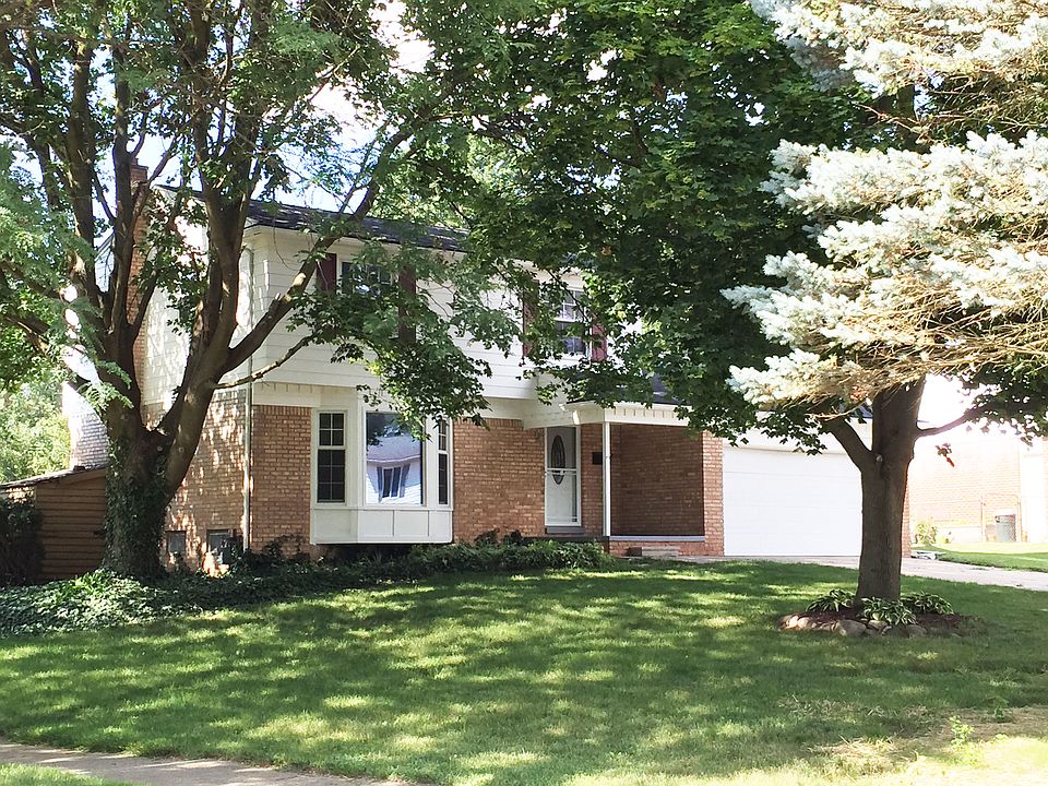 2nd image of 689 Canterbury Ct