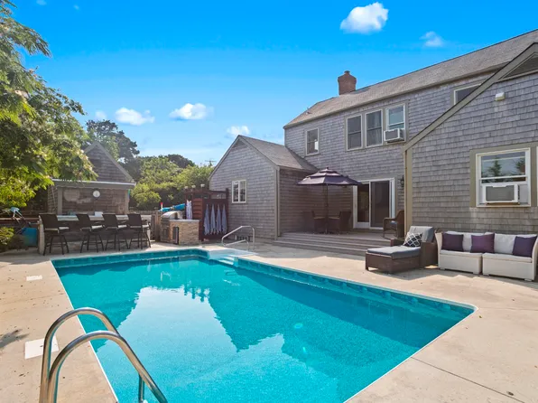 33 Bartlett Rd, Nantucket, MA 02554
