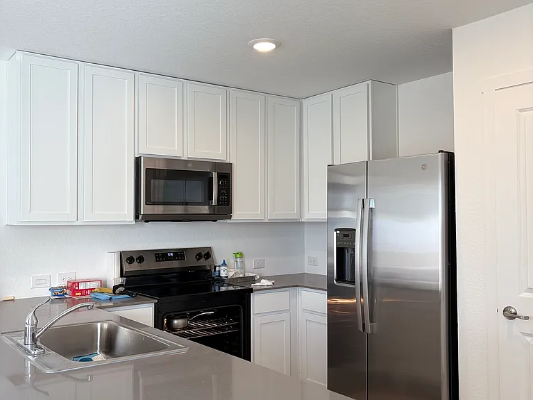 Beautiful Kitchen. well lit 
All appliance provided (stainless steel)
Granite counter top.
Hardwood Floor. Easy to clean.