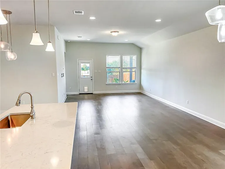 309 Cyril Dr — Photo 10