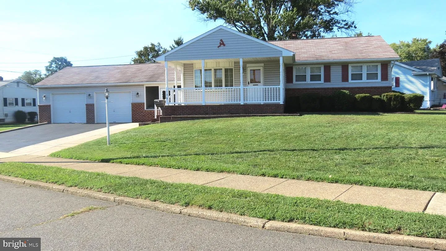 136 Edgewood Ln photo 1