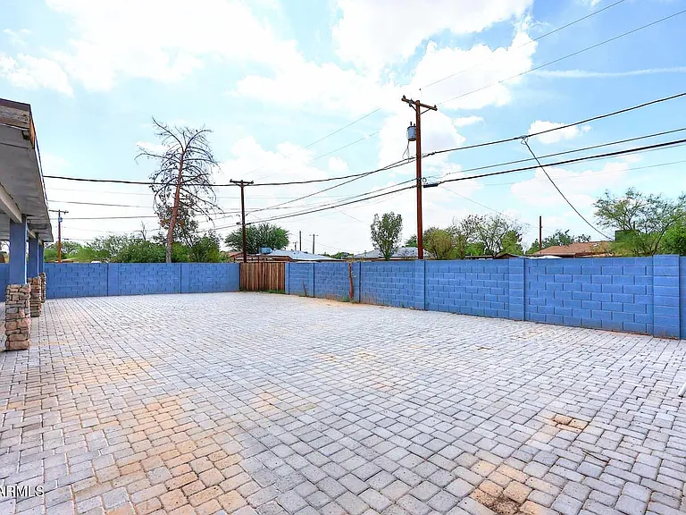 8806 N 30th Ave — Photo 32